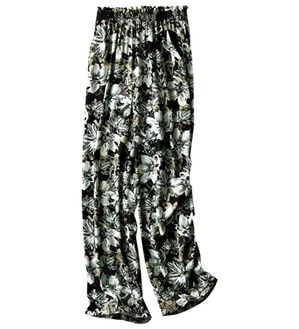 BELLUNA（ベルーナ）の「ひんやり素材エアリーワイドパンツ（その他パンツ）」｜黒系花柄