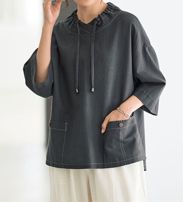 BELLUNA（ベルーナ）の「ステッチが効いたゆったりブラウス（ブラウス）」｜チャコール