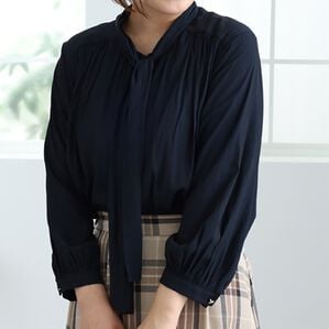 BELLUNA（ベルーナ）の「ボウタイデザインブラウス（ブラウス）」｜ネイビー