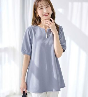 alotta（アロッタ）の「柔らかエンボス素材パール調ボタンチュニック（チュニック）」｜ブルーグレー