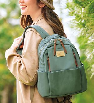 BELLUNA（ベルーナ）の「多収納にこだわった大人はっ水リュック（リュック）」｜セージグリーン