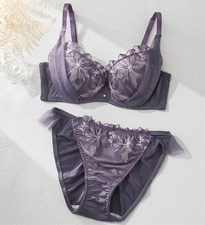 YU'NOW（ユナウ）の「ぷるるん谷間のノンワイヤーブラ＆ショーツ（ブラジャー＆ショーツセット）」｜ダークパープル