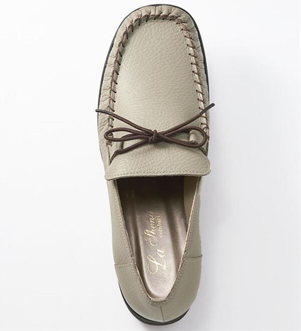 ルフラン（ルフラン）の「＜ラシーナコンフォート＞リボン付４Ｅ手縫いモカシン（フラットシューズ）」｜詳細画像