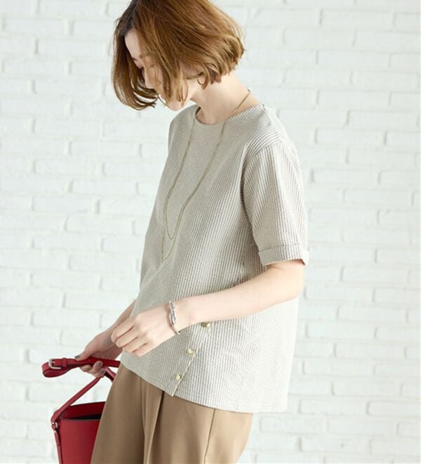 BELLUNA（ベルーナ）の「サッカー素材裾ボタンプルオーバー（カットソー）」｜詳細画像