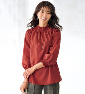 BELLUNA（ベルーナ）の「衿＆袖シャーリング使いブラウス（ブラウス）」｜アプリコット