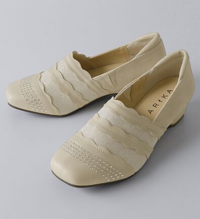 BELLUNA（ベルーナ）の「４Ｅラメ使いウェッジパンプス（パンプス）」