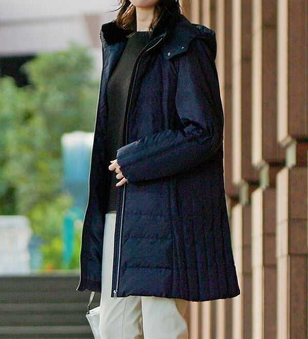 BELLUNA（ベルーナ）の「フレンチダウン使い細見えキルト切替ロングコート（ロングコート）」｜詳細画像