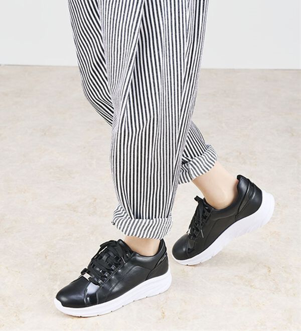 ルフラン（ルフラン）の「４Ｅエナメル切替美脚見せスニーカー（スニーカー）」｜詳細画像