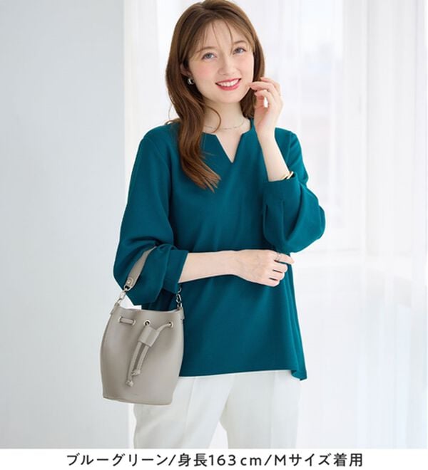 alotta（アロッタ）の「【シワになりにくい】エンボス裏起毛キーネックゆるトップス（カットソー）」｜詳細画像
