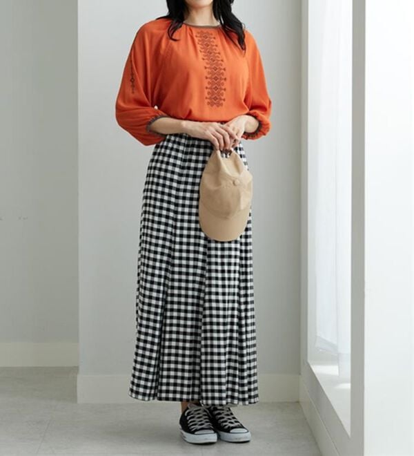 BELLUNA（ベルーナ）の「シフォン素材刺しゅうデザインブラウス（ブラウス）」｜詳細画像