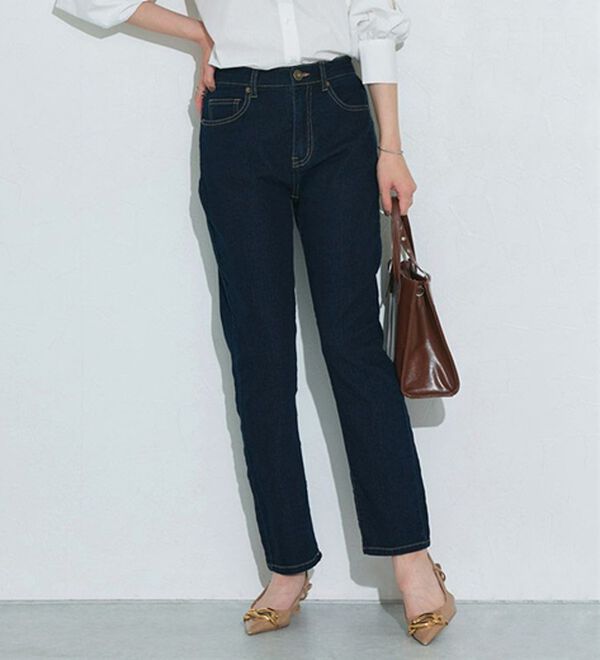 Pierrot（ピエロ）の「【ストレッチ素材】大人のためのゆるテーパードデニムパンツ（フルレングスパンツ）」｜ノーマル&times;ネイビー