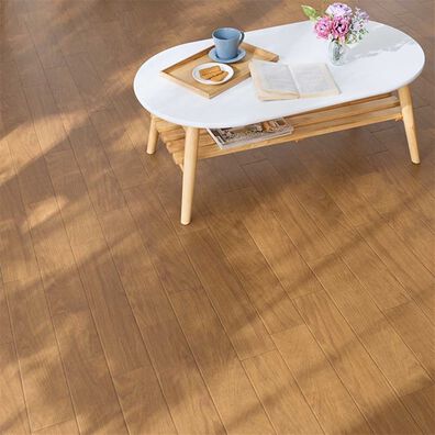 iellio（イエリオ）の「ペット対応フロアクッション＜簡単ロール式・フローリング調・防水・はっ水・抗菌・防カビ・消臭・防炎・滑りにくい・日本製＞（カーペット）」