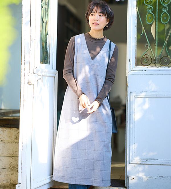 BELLUNA（ベルーナ）の「《ＨｕｇＲｅａｍコットン》Ｖネックジャンパースカート（ジャンパースカート）」｜詳細画像