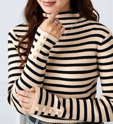 Viola e Viola（ヴィオラ エ ヴィオラ）の「洗えるもちもち　袖ボタンリブニット（ニット・セーター）」