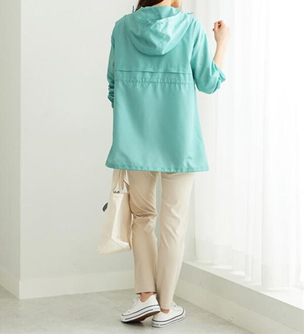 BELLUNA（ベルーナ）の「はっ水加工軽量パーカー（ポーチ付）（パーカー）」｜詳細画像