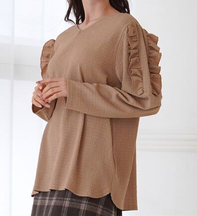 A HAPPY MARILYN（アハッピーマリリン）の「【Ｌ～６Ｌ】【ＭａｒｉｌｙｎＳｗｅｅｔ】体型別フェミニン 肩フリルＶネックカットプルオーバー（カットソー）」