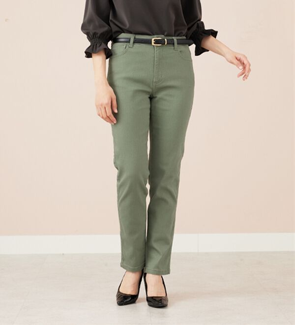 BELLUNA（ベルーナ）の「ホワイトヤーンストレッチカラーパンツ（フルレングスパンツ）」｜グリーン