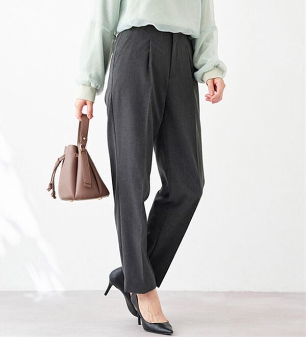 BELLUNA（ベルーナ）の「こっそりおなかがラクラク！ボタン使いウエスト調整テーパードパンツ（テーパードパンツ）」｜詳細画像