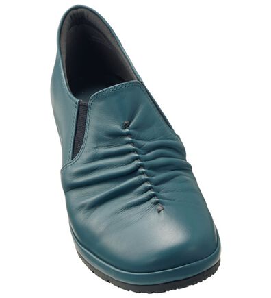 BELLUNA（ベルーナ）の「５Ｅ幅広牛革シャーリングシューズ（スリッポン）」