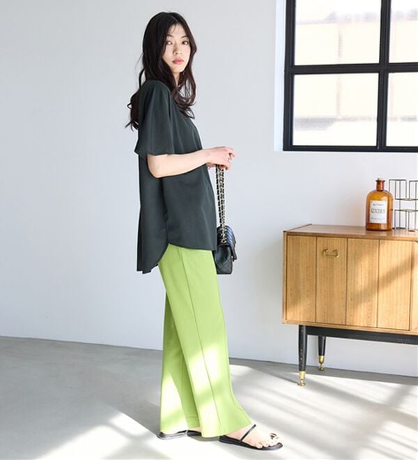 BELLUNA（ベルーナ）の「【接触冷感】Ｔシャツ感覚なのにきちんとブラウス見え！半袖プルオーバー（カットソー）」｜詳細画像