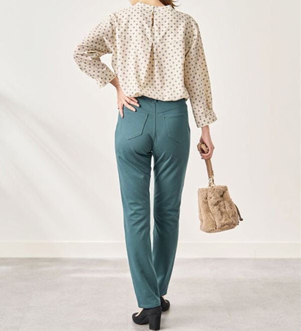 BELLUNA（ベルーナ）の「防風&times;ストレッチ素材ストレートパンツ（フルレングスパンツ）」｜詳細画像