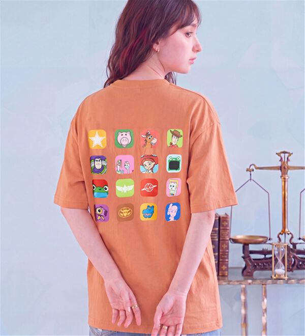 BELLUNA（ベルーナ）の「＜Disney＞【トイ・ストーリー5】バックプリントワイドTシャツ（カットソー）」｜オレンジ