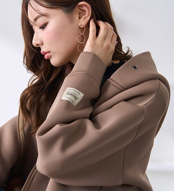 BELLUNA（ベルーナ）の「肩が疲れにくい！マシュマロ感覚ジップフーディー（ブルゾン）」｜詳細画像