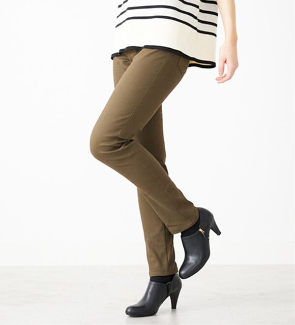 BELLUNA（ベルーナ）の「静電防止！蓄熱綿サテンストレッチカラーパンツスリム（フルレングスパンツ）」｜モカ
