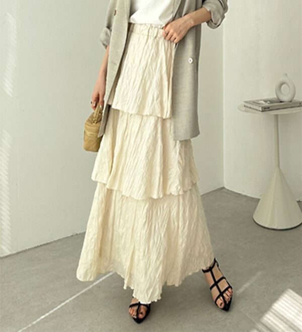 GeeRA（ジーラ）の「ワッシャー素材ティアードスカート（ロングスカート）」｜オフホワイト