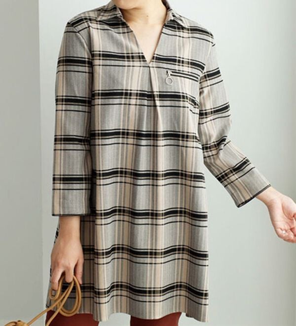 BELLUNA（ベルーナ）の「ジッパー使いスキッパーチュニック（チュニック）」｜ベージュ系