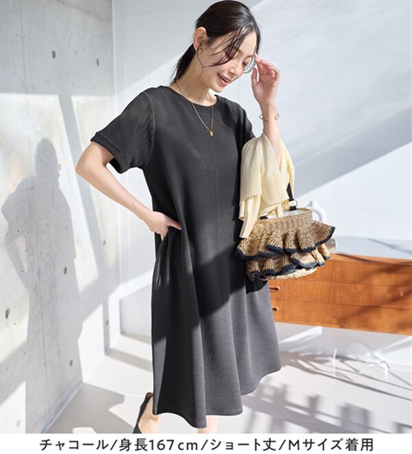 Viola e Viola（ヴィオラ エ ヴィオラ）の「ひんやり＆シワになりにくい　丈が選べる！エンボス素材Ａラインワンピース（カットソーワンピース）」｜詳細画像