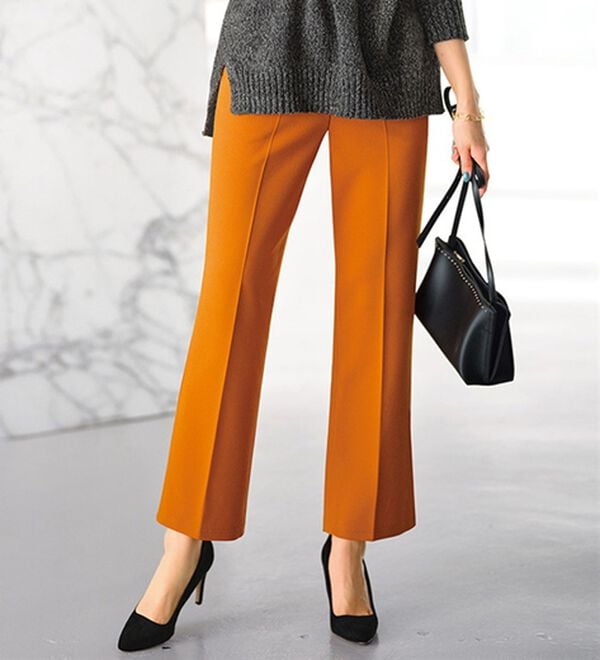 BELLUNA（ベルーナ）の「ジョーゼット素材フレアーパンツ（フルレングスパンツ）」｜オレンジ