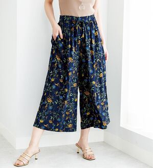 BELLUNA（ベルーナ）の「【接触冷感】レーヨン素材プリントワイドパンツ（ワイドパンツ・ガウチョ）」｜ネイビー系花柄