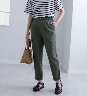 BELLUNA（ベルーナ）の「＜ｓｏｒａｆｕｋｕ＞こだわりポケットテーパードパンツ（テーパードパンツ）」｜カーキ