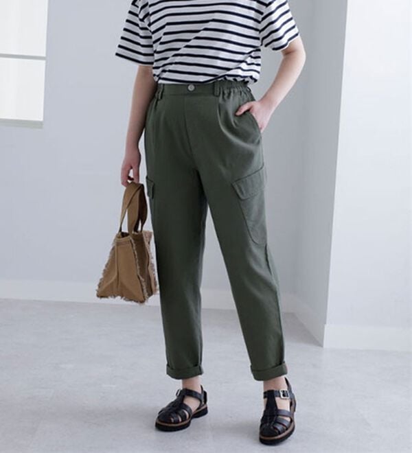 BELLUNA（ベルーナ）の「＜ｓｏｒａｆｕｋｕ＞こだわりポケットテーパードパンツ（テーパードパンツ）」｜カーキ