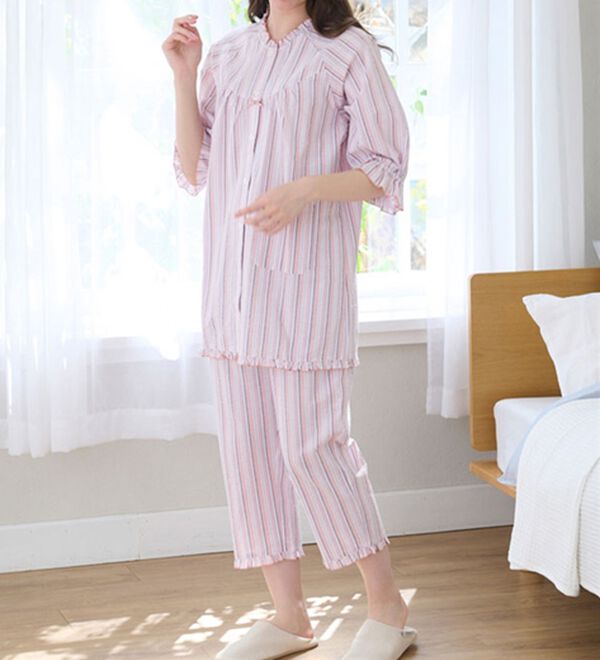 LAVIENNE（ラヴィエンヌ）の「サラッと涼感、綿１００％サッカーパジャマ（パジャマ・ルームウェア）」｜ピンクストライプ