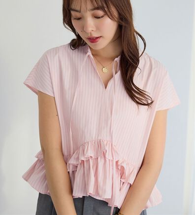 alotta（アロッタ）の「裾ティアードキーネックブラウス（ブラウス）」