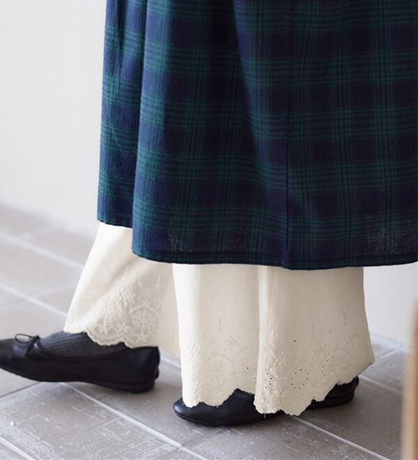 Viola e Viola（ヴィオラ エ ヴィオラ）の「【吸湿発熱&times;静電気防止】あったか綿裾レースペチパン（肌着・インナーウェア）」｜オフホワイト