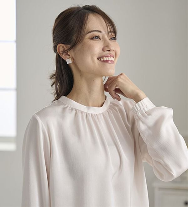 BELLUNA（ベルーナ）の「大人の艶感ヴィンテージサテン素材ブラウス（ブラウス）」｜詳細画像