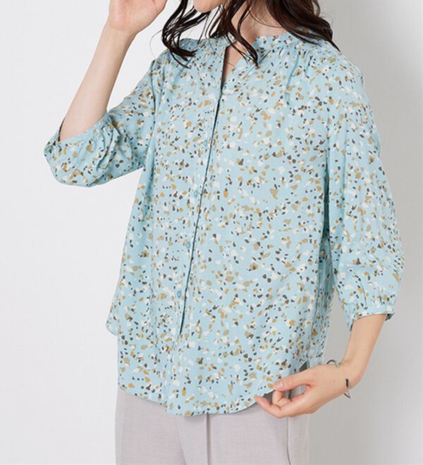 BELLUNA（ベルーナ）の「【接触冷感】レーヨン素材ギャザー使いプリントブラウス（ブラウス）」｜詳細画像