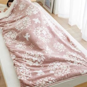 iellio（イエリオ）の「【期間限定価格】もこもこあったか素材のすっぽり毛布＜洗える・寝袋タイプ・シープ調ボア・マイクロ＞（毛布・ブランケット）」｜フラワーピンク