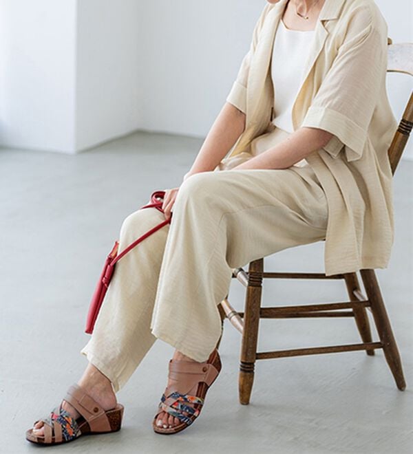 BELLUNA（ベルーナ）の「【３Ｅ／４Ｅ選べる】フットベットウェッジサンダル（サンダル・ミュール）」｜詳細画像