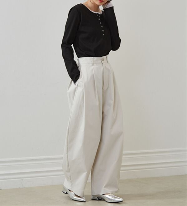 RANAN（ラナン）の「カーブシルエットサイドタックパンツ（フルレングスパンツ）」｜詳細画像