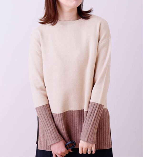 BELLUNA（ベルーナ）の「袖＆裾配色ニットプルオーバー（ニット・セーター）」｜ベージュ系