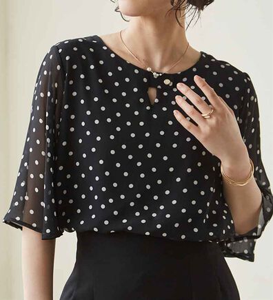 RANAN（ラナン）の「ひんやり！フレアー袖シフォンブラウス（ブラウス）」