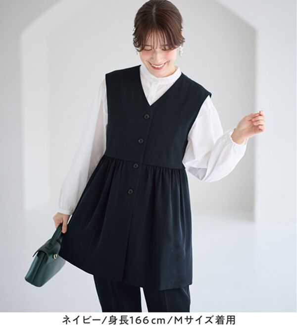 Viola e Viola（ヴィオラ エ ヴィオラ）の「【ブラウス付3点セット】コーデ決まるペプラムジレセットスーツ（パンツスーツ）」｜詳細画像