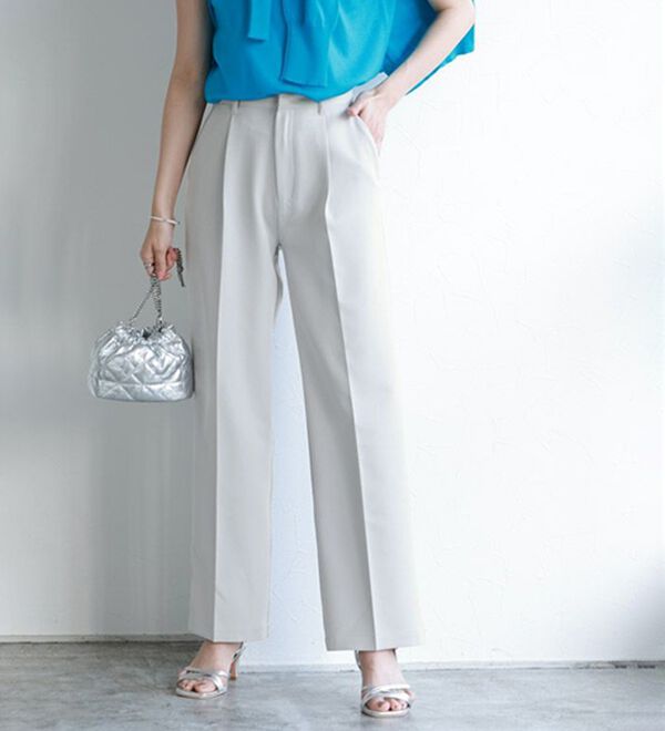 Pierrot（ピエロ）の「スタイルアップセンタープレスパンツ（フルレングスパンツ）」｜ライトグレー