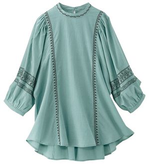 BELLUNA（ベルーナ）の「綿１００％インド刺しゅうハイネックブラウス（ブラウス）」｜セージ