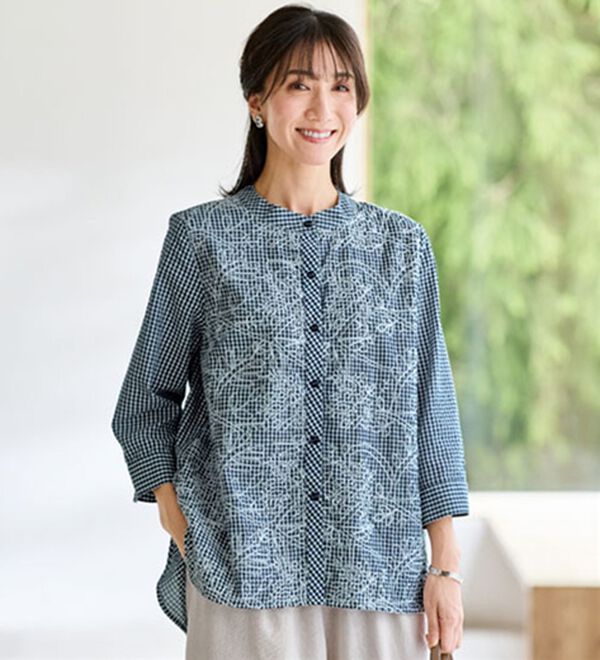 BELLUNA（ベルーナ）の「＜インド製＞刺しゅうデザインギンガムシャツ（シャツ）」｜ネイビーチェック
