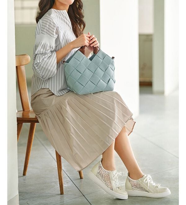 BELLUNA（ベルーナ）の「パール調飾りレーススニーカー（スニーカー）」｜詳細画像